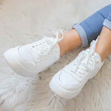 LES BASKETS BLANCHES